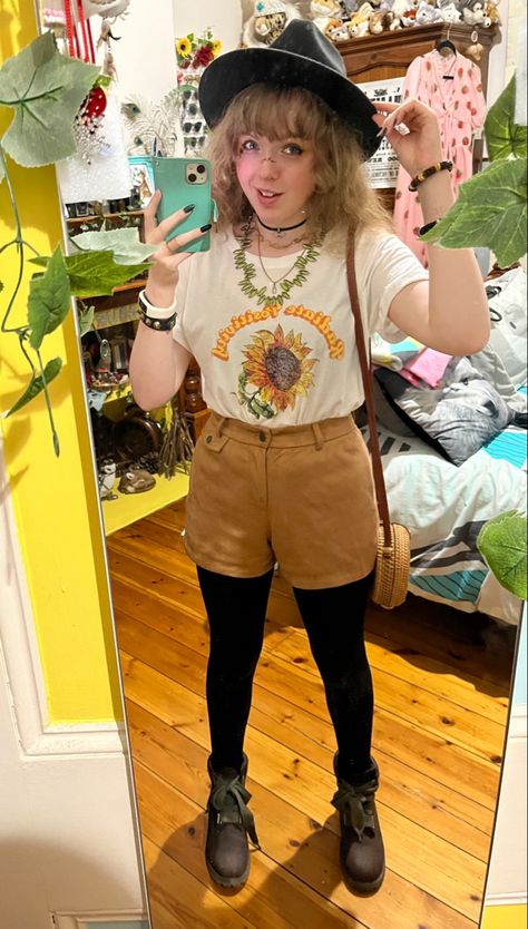 Gardencore Aesthetic Outfit, Yellow Cottagecore Outfits, Sunshine Aesthetic Outfit, Sunflower Outfit Aesthetic, Cottagecore Outfits Casual, Artcore Outfit, Plant Mom Outfits, Honeycore Outfits, Arthoe Outfit