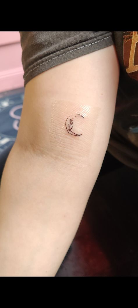 Fine line minimal Crescent moon tattoo on arm Crescent Moon Ear Tattoo, Half Moon Small Tattoo, Eras Tattoo, Moon Tattoo On Arm, Minimal Tattoo Moon, Mini Moon Tattoo, Minimal Moon Tattoo, Waning Crescent Moon Tattoo, Cute Moon Tattoo