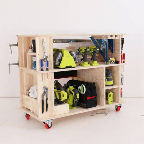 Garage Workspace, Garage Setup, Easy Garage Storage, Homemade Modern, Garage Organization Tips, Power Tool Storage, Woodworking Shop Layout, Woodworking Storage, Garage Tool Storage