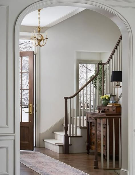 Doorway Under Stairs, Traditional Home Design, Small Entryway Table, Foyer Stairs, Staircase Designs, Small Foyer, Beautiful Entryways, Small Entryway, Entry Way