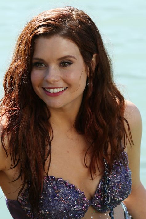 20 Times the Cleavage on "Once Upon a Time" Was Totally Insane- Cosmopolitan.com Ouat Family Tree, Joanna Garcia Swisher, Easy Professional Hairstyles, Belle Outfit, Joanna Garcia, Fact And Opinion, Emma Swan, Pretty Faces, Captain Swan