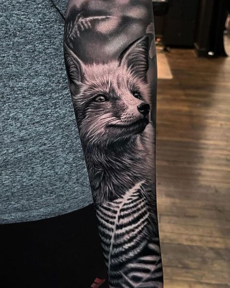 Fox Sleeve Tattoo, Realistic Fox Tattoo, Meaningful Animal Tattoos, Fox Tattoo Men, Wild Animal Tattoos, Spirit Animal Tattoo, Natur Tattoo Arm, Miniature Tattoos, Animal Tattoos For Women