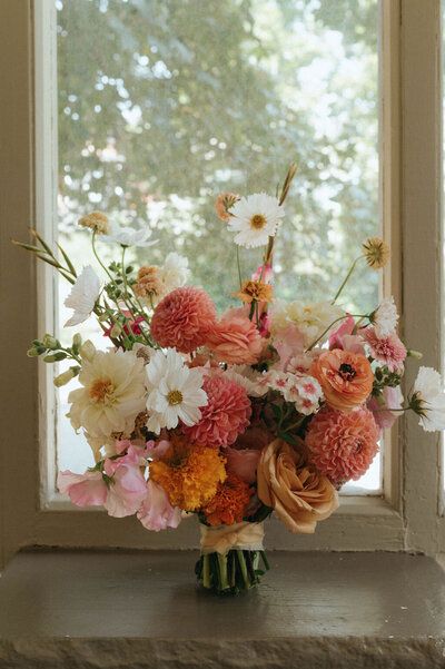 A colourful wedding day for Shayan & Daniele at a downtown Toronto Art Gallery. All florals were designed using a majority of locally grown Ontario flowers. California Native Flower Bouquet, Spring Wedding Greenery, Floristry Design Floral Arrangements, Bright Fall Wedding Florals, Abstract Wedding Florals, European Wedding Flowers, Wedding Flower Styles, Wedding Florals Summer, Wedding Fall Bouquets