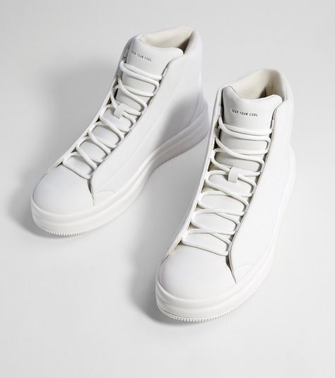 Mens Converse Outfit, Bershka Sneakers, Mens Converse, Converse Outfit, Fun Questions, White Sneakers Men, High Top Trainers, Shoes Sneakers Nike, Outfits With Converse