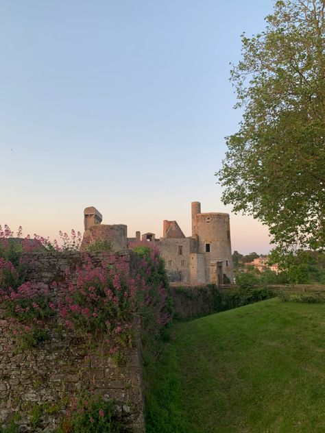 france country side castle French Country Side, France Country, Country Side, Vintage Pictures, Dream Destinations, Cottage Core, French Country, Castle, Dream House