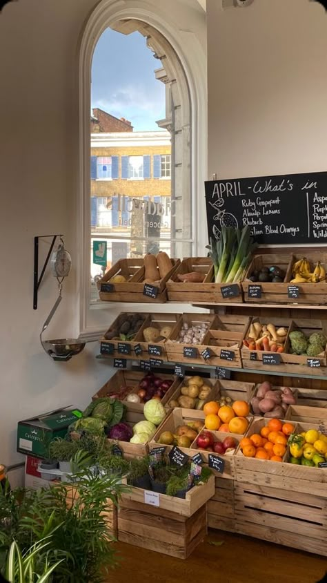 Produce Stand Aesthetic, Farmers Market Restaurant, Farmers Market Shop, London Farmers Market, Farm Shop Design, Local Farmers Market Aesthetic, Vintage Farmers Market Aesthetic, Food Market Aesthetic, Farmers Market Store