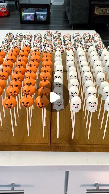 Sweet Whimsy Shop | Cake Pops | Bakery & Tutorials on Instagram: "Here’s how I make my little ghost cake pops…from my home kitchen (cottage food licensed 😉), using just a spoon as a tool. I’ve made tens of thousands of these over the years, all in my home (for better or worse 🤪). My favorite part is the piping…and also lining up a tiny army of ghosts at the end! If you want more info on the full tutorial to make your own ghost (and 3 other Halloween cake pops), comment HALLOWEEN then check your messages for a link & 50% discount code (and be sure to ❤️ or reply to that DM if you want to receive future messages…another “fun” Instagram update 😑)👻🍰🎉 . . . #cakepops #ghostcakepops #halloweentreats #cottagefoodbaker #wip #cakepopsofig #cakepoptutorial #halloweencakepops #halloweenbaking" Halloween Ghost Cake Pops, Cake Pop Sticks Ideas, How To Make Ghost Cake Pops, Ghost Cake Pops Halloween, How To Make Pumpkin Cake Pops, Cute Halloween Cake Pops, How To Make Halloween Cake Pops, Frankenstein Cake Pops, Cake Pop Halloween Ideas