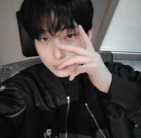 #sunoo #enhypen #kpop Black Hair, On Twitter, Twitter, Hair, Black