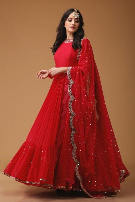 Beautiful red frock outfit Gowns Dresses Indian Party Wear, Indian Party Wear, Salwar Kamiz, Designer Anarkali, Indian Gowns Dresses, Indian Gowns, Dress Indian Style, Lehenga Designs, Indian Designer Outfits