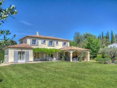 Provence House, Mediterranean Homes, Holiday Villa, French Country House, Stone Houses, Heated Pool, Stone House, Ideal Home, House Rental