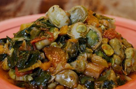 Fava Bean Scafata - not the most appealing photo, but with favas, pancetta, onion, tomatoes & chard it sounds pretty scrummy. Fava Beans Recipes, Spring Side Dishes, Roman Food, Fava Bean, Traditional Italian Dishes, Lima Beans, Fava Beans, Swiss Chard, Healthy Sides