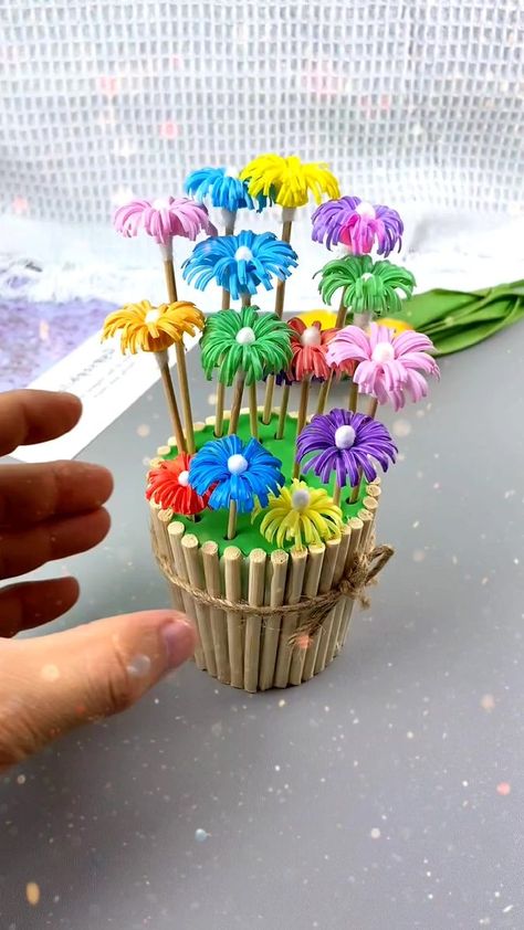 Flower Handicraft, Craft Ideas Paper, Small Flower Pots, Paper Craft Ideas, Drinking Straw, Diy Crafts Paper Flowers, Creative Activities For Kids, Crafts Paper, Trash To Treasure