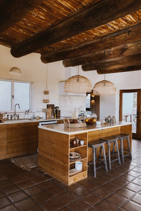 Staying at Posada by The Joshua Tree House in Tucson, Arizona Joshua Tree Kitchen, Desert Home Kitchen, Southwestern Interior Design Kitchen, Adobe Kitchen Design, Arizona Kitchen Design, Joshua Tree Interior Design, Tree House Kitchen, Adobe House Interior, Modern Desert Home Interiors