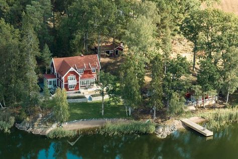 Danish Summer House, Norwegian Cottage, Norwegian Cabin, Swedish Country House, Danish Summer, Scandinavian Culture, Scandinavian Cabin, Wooden Island, Scandinavian House