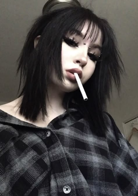 Black Hair Grunge, Grunge Hair Short, Alt Woman, Goth E-girl Makeup, Short Grunge Hair, Goth Hair, Bad Haircut, Short Bangs, Alternative Makeup