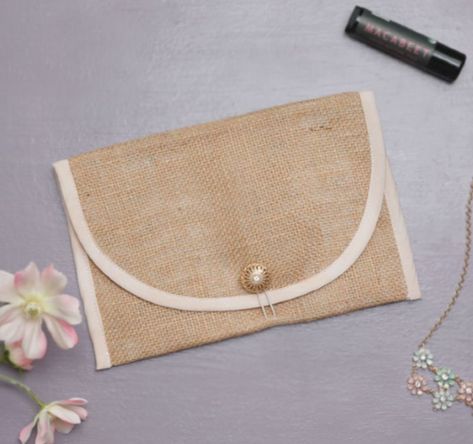 Get a handle on clutter by crafting a charming burlap clutch Burlap Purse, Diy Clutch, Diy Burlap, Straight Pins, Burlap Fabric, Bathroom Shelf, Floral Print Fabric, Bag Cover, Sewing Needle