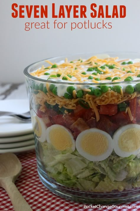 Seven Layer Salad Recipe, Layered Salads, 7 Layer Salad, Layer Salad, Seven Layer Salad, Salad Kale, Layered Salad Recipes, Resep Salad, Summer Cookout