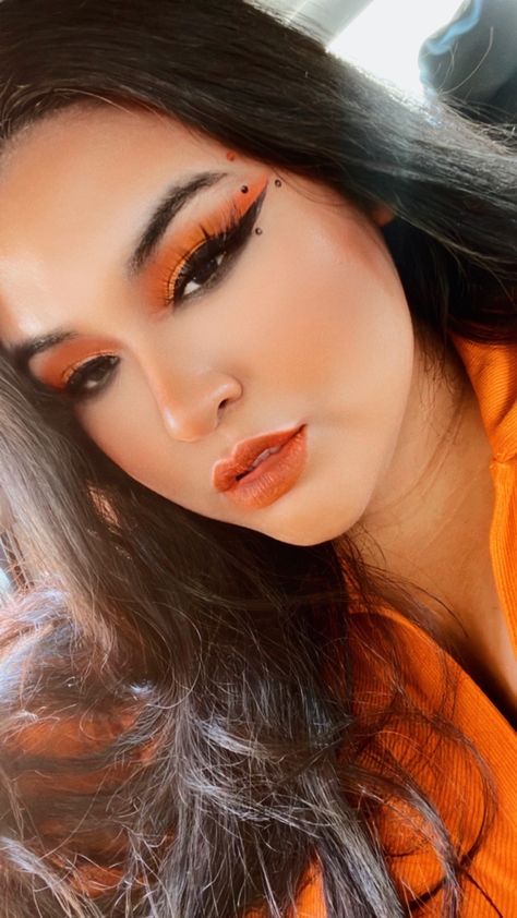 Orange Makeup Looks Halloween, Orange And Black Eye Makeup, Black And Orange Makeup Looks, Black And Orange Eyeshadow, Orange And Black Makeup Looks, Orange Black Makeup, Orange And Black Eyeshadow Looks, Black And Orange Makeup, Hockey Makeup