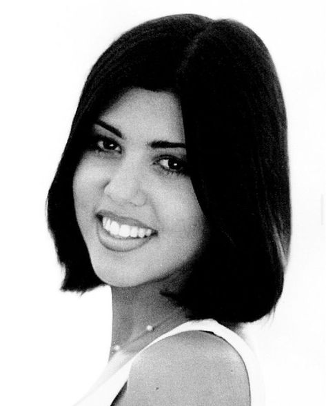 Young Kourtney Kardashian, Young Kardashians, Kardashians Sisters, Kourt Kardashian, Kourtney Kardashion, Young Kim Kardashian, Kourtney Kardashian Barker, 2000s Hairstyles, Kim And Kourtney