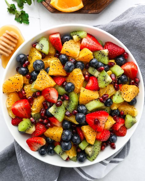 Light, refreshing and full of fresh seasonal fruit! This winter fruit salad is the perfect side dish for any meal! Winter Fruit Salad Recipe, Caesar Salad Chicken, Fruit Salad Ingredients, Winter Fruits, Country Ribs, Winter Fruit Salad, Fruit Sweets, Sweet Dressing, Paleo Sides