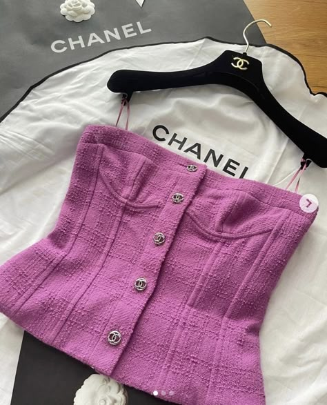 Chanel Crop Top, Vintage Chanel Dress, Chanel Dress, Cute Crop Tops, Material Girls, Vintage Chanel, Winter Wear, Fitness Inspo, Simple Outfits