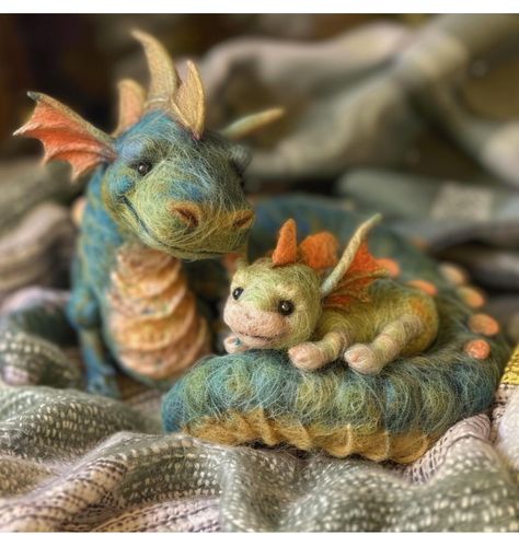 Felting Pictures, Felt Painting, Felt Dragon, Needle Felting Tutorial, Needle Felting Diy, Felting Ideas, Wool Needle Felting, Needle Felting Tutorials, Fantasy Art Dolls