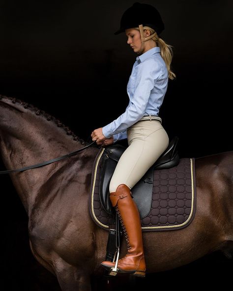 Horse Rider Outfit, Dressage Outfit, Equine Photography Poses, Riding Boot Outfits, Equine Fashion, Flat Riding Boots, Horse Riding Outfit, Saddle Fitting, Equestrian Chic