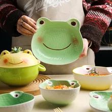 Frog Kitchen Decor, Leah Aesthetic, Frog Ceramics, Frog Kitchen, Frog Pottery, Frog Bowl, Frog Stuff, Painted Ceramic Plates, Ceramic Frogs