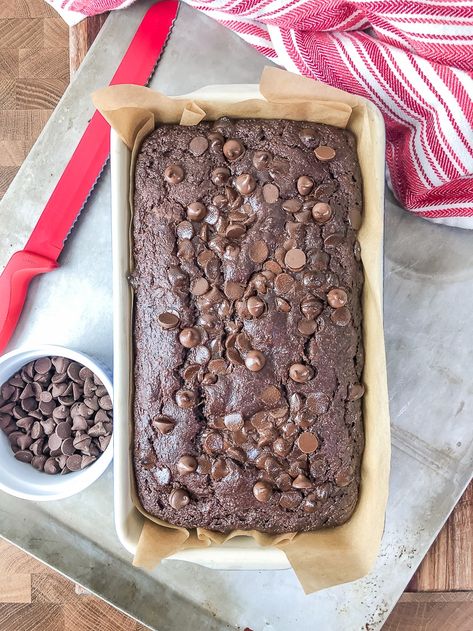 Keto Chocolate Zucchini Loaf - Rich and Moist...and all made in one bowl! Pumpkin Bread Gluten Free, Chocolate Zucchini Loaf, Healthy Chocolate Zucchini Bread, Chocolate Pumpkin Bread, Zucchini Loaf, Bread Gluten Free, Ideal Protein Recipes, Keto Treats, Summer Zucchini