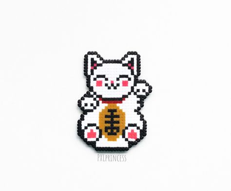 Lucky Cat Pixel Art, Anime Fuse Beads, Bead Drawing, Pixel Art Chat, Pixel Art Mini, Pixel Art Animals, Diamonds Painting, Cat Pixel Art, Nerd Decor