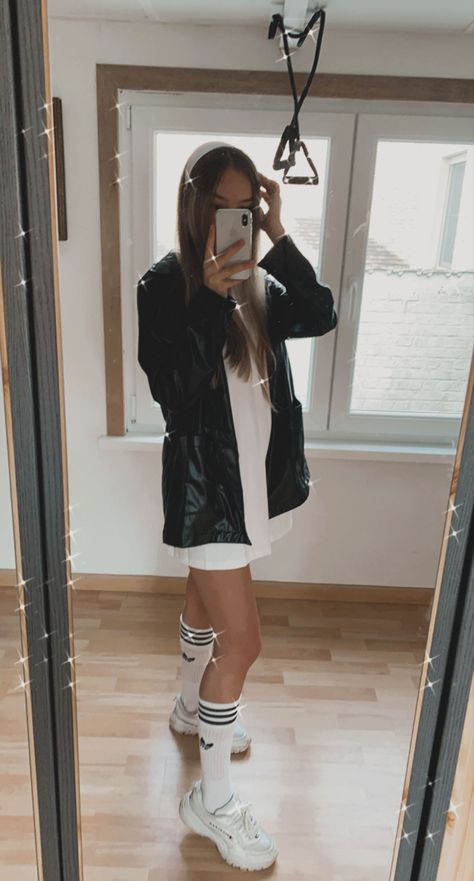 White headband black leather jacket white dress oversised tee adidas socks nike shoes Adidas Socks Outfit Woman, Adidas Socks Outfit, Long Socks Outfits, Long Socks Outfit, Socks Nike, Adidas Socks, Cute Autumn, Headband Black, Sock Outfits