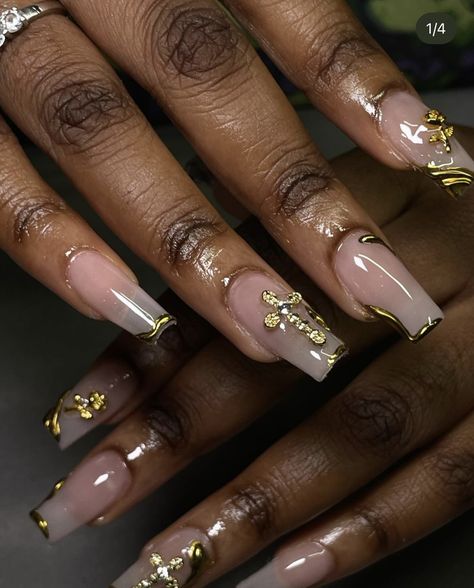 Y2k Nail Art Almond, Ethereal Nail Designs, Medium Chrome Nails, Goddess Nails Square, 18th Birthday Acrylic Nails, Earth Girl Nails, Green Nails And Gold, Earth Nails Designs, Short Gold Acrylic Nails