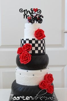 Motocross Wedding, Cake Motorcycle, Car Themed Wedding, Wedding Cake Designs Simple, Motorcycle Cake, Motorcycle Wedding, Biker Wedding, Cake Central, Themed Wedding Cakes