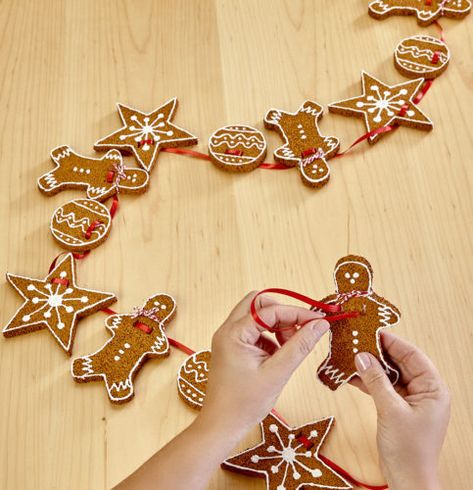 Faux Cookies Diy, Faux Gingerbread Cookies, Gingerbread Craft, Faux Gingerbread, Gingerbread Dolls, Cardboard Gingerbread House, Gingerbread Man Decorations, Garland Craft, Gingerbread Ideas