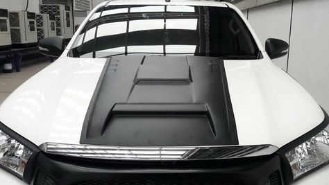 Black Bonnet, Hood Scoop, Hilux Revo, Black Hood, Car Ideas, Nissan Frontier, Matte Black, Nissan, Sports Car