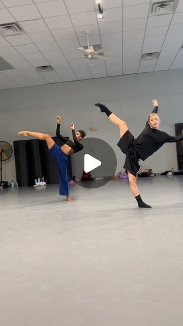 Modern Dance Partnering, Modern Dance Choreography, Modern Dance Moves, Modern Contemporary Dance, Ballet Legs, Contemporary Dance Videos, Ballet Technique, Dance Ideas, Dance World