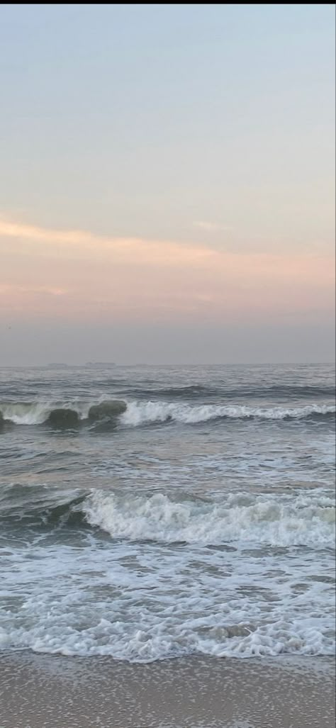 ocean wallpaper Aesthetic Wallpaper Iphone Beach Vibes, Calming Lockscreen Aesthetic, Seaside Wallpaper Iphone, Beige Beach Aesthetic Wallpaper, Costal Iphone Wallpaper, Beach House Wallpaper Iphone, Calm Lockscreen Wallpaper, Beige Summer Wallpaper, Beach Aesthetic Lockscreen