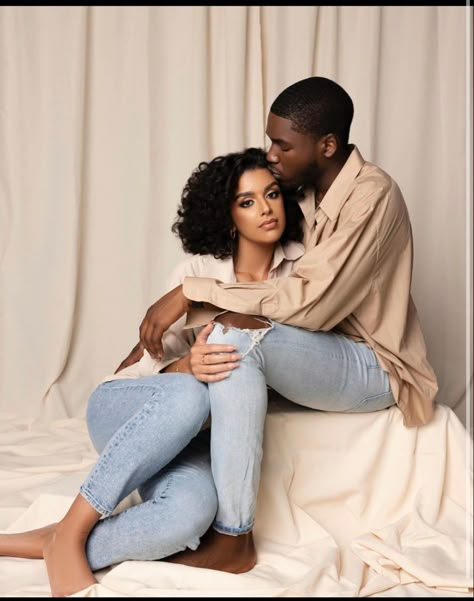 Outfit Ideas Couples Photoshoot, Brown Engagement Photos, 70s Couples Photoshoot, Engagement Shoot Ideas Black Couples, 1 Year Anniversary Pictures, Anniversary Photo Shoot Ideas Romantic, Cute Couple Poses For Pictures, Chubby Couple Poses, Creative Pre Wedding Photoshoot Ideas