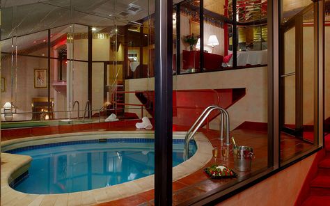 Cove Haven Resorts | Poconos Romantic Getaways - Pocono Mountain Resorts - Weekend Getaways - Honeymoon Vacations Bath For Two, Poconos Resort, Hot Tub Time Machine, Paris Tourist, All Inclusive Honeymoon, Palace Resorts, Couples Resorts, Tub Time, Pocono Mountains