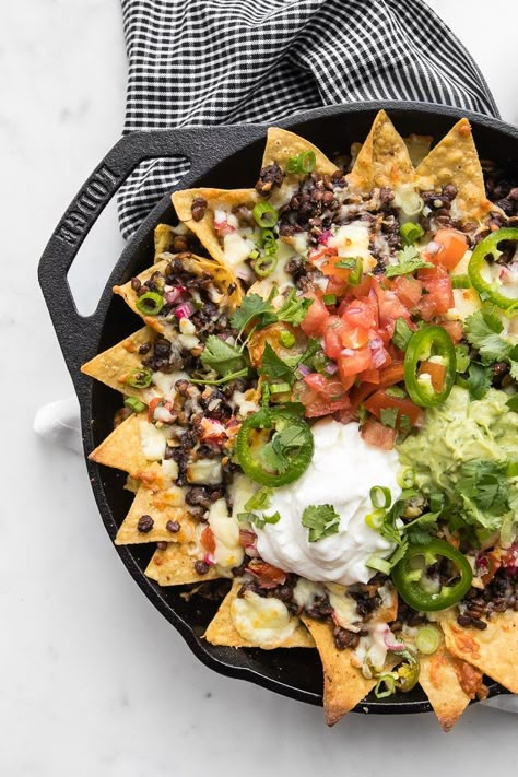 Close up of the finished loaded nachos just after baking topped with salsa, sour cream, and guacamole Lentil Nachos, Nachos Vegetarian, Spicy Guacamole, Eating Tacos, Loaded Nachos, Nachos Recipe, Melty Cheese, Corn Chips, Snacks Für Party