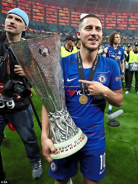 Eden Hazard claimed a second Europa League title with Chelsea after beating Arsenal Football Chelsea, Eden Hazard Chelsea, Chelsea Fc Wallpaper, Hazard Chelsea, Pierre Emerick Aubameyang, Chelsea Blue, Champions Leauge, Chelsea Players, Retro Football Shirts