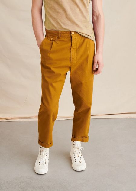 Trousers Outfit Men, Mustard Pants, Masc Fashion, Pleated Pant, Alex Mill, Levis Pants, Mens Pants Fashion, Twill Pants, Pleated Pants