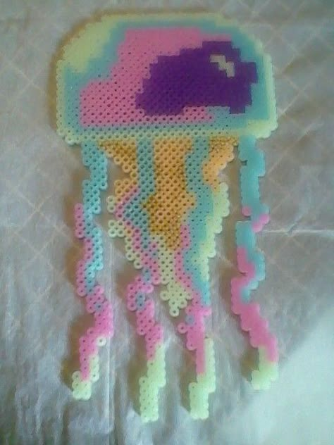 Jellyfish Perler, Fuse Beads Ideas, Glow In The Dark Beads, Melt Beads Patterns, Hamma Beads Ideas, Easy Perler Bead Patterns, Melty Bead Patterns, Pearl Beads Pattern, Easy Perler Beads Ideas