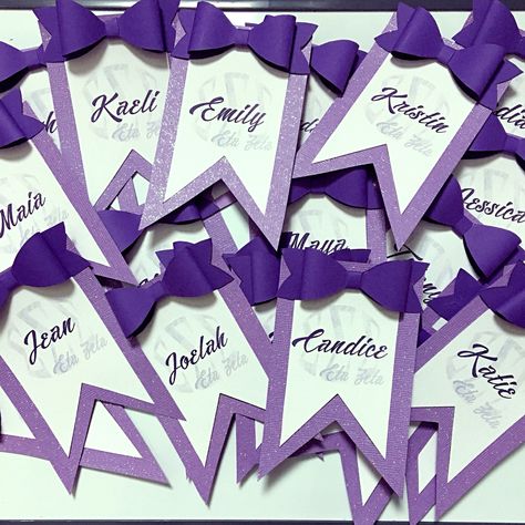 Tags For Farewell Party, Freshers Card Ideas, Freshers Party Card Ideas, Farewell Badge Ideas, Name Tag Decoration Ideas, Batches For Teachers Day, Paper Batch Ideas, Diy Badges For Kids, Batches Design Ideas