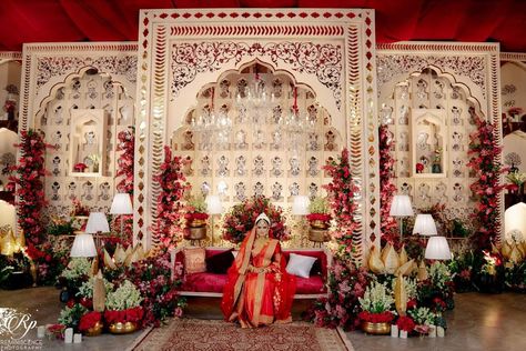 Red And Gold Indian Wedding Decor, Mirror Mandap, Varmala Ideas, Red Silver Wedding, Rajasthani Wedding, Shaadi Decor, Chennai Wedding, Indian Wedding Stage, Wedding Stages