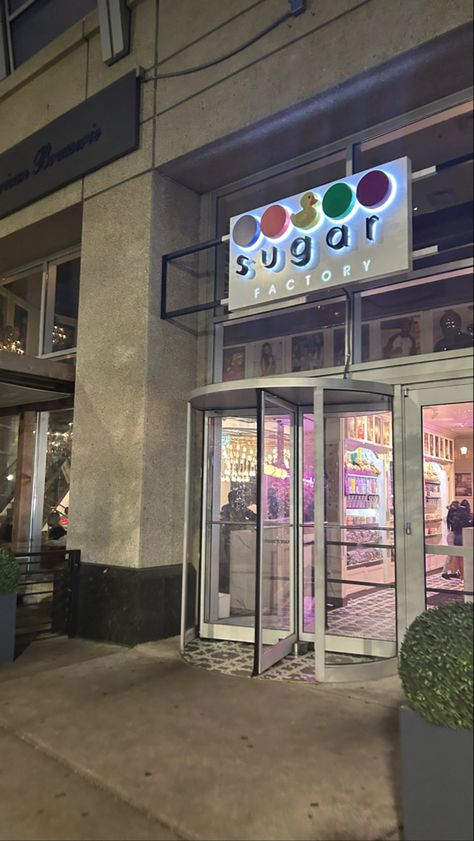 Birthday In Chicago, Sugar Factory Birthday, 21st Birthday In New York City, Purple Nyc Aesthetic, Purple City Night Aesthetic, Sugar Factory, Taylor Swift Birthday Party Ideas, Chicago Pictures, Birthday Goals