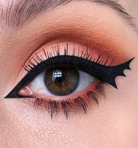 Halloween Eye Makeup, Spooky Halloween Eye Makeup Look, Spooky Halloween Eye Makeup Ideas, Halloween Eye Makeup Ideas, Spider Eye Makeup, simple Halloween eye makeup ideas Bat Eyeliner Tutorial, Bat Eye Makeup, Easy Halloween Eyeliner, Bat Liner, Ghost Eyeliner, Halloween Eyeliner Looks, Bat Wing Eyeliner, Bat Eyeliner, Liner Halloween