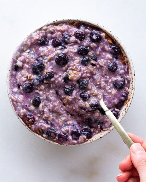 Blueberry, Chia & Flax Oats - Justine Snacks Recipes To Lower Blood Pressure, Super Easy Snacks, Blueberry Oatmeal Recipes, Blueberry Oats, Justine Snacks, Zucchini Oatmeal, Blueberry Oat, Oatmeal Bowls, Blueberry Oatmeal