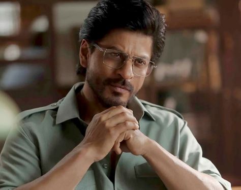 Shahrukh Khan look in Raees Movie Raees Srk, Shahrukh Khan Raees, Shah Rukh Khan Movies, Srk Movies, Dear Zindagi, Mahira Khan, Best Hero, King Of Hearts, Shah Rukh Khan