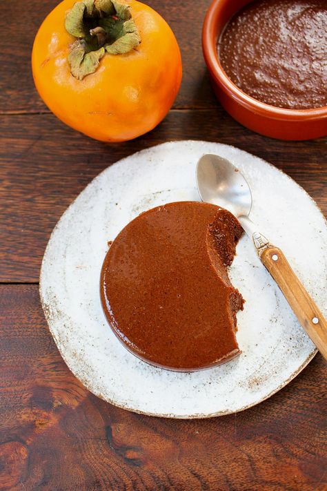 Coco Powder Recipes, Persimmon Pudding, Recipes By Ingredients, Cocoa Powder Recipes, Persimmon Recipes, Tropical Food, Chai Recipe, Seasonal Fruit, Chocolate Delight